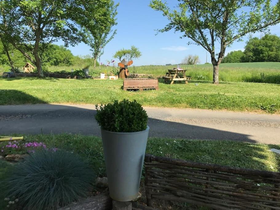 « Le Vieux Hangar » Gite A La Ferme Truffe Exterior foto